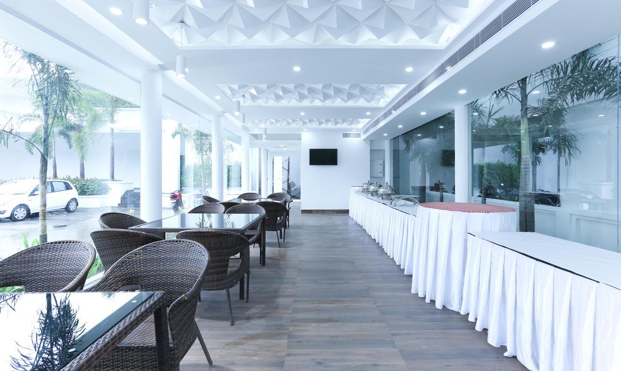 Treebo Trend Al Saj Convention Centre Kazhakuttam 外观 照片